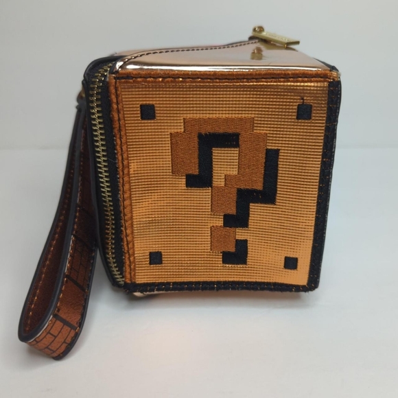 Nintendo Cube Wristlet - Picture 2 of 8